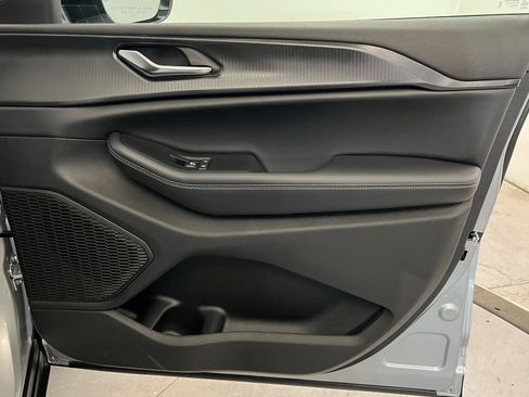 New 2025 Jeep Grand Cherokee Altitude AWD/4WD image 23