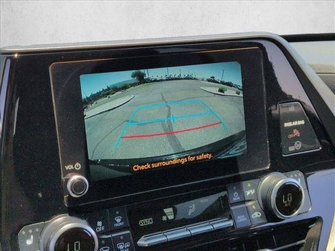 Used 2023 Toyota Highlander XLE FWD image 20