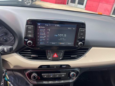 Used 2018 Hyundai Elantra GT FWD image 24