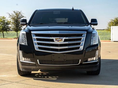 Used 2018 Cadillac Escalade Luxury image 6