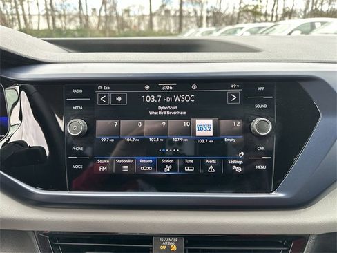 Used 2023 Volkswagen Taos SE w/ Panoramic Sunroof Package image 22