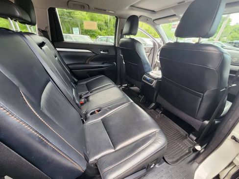 Used 2016 Toyota Highlander XLE AWD/4WD image 15