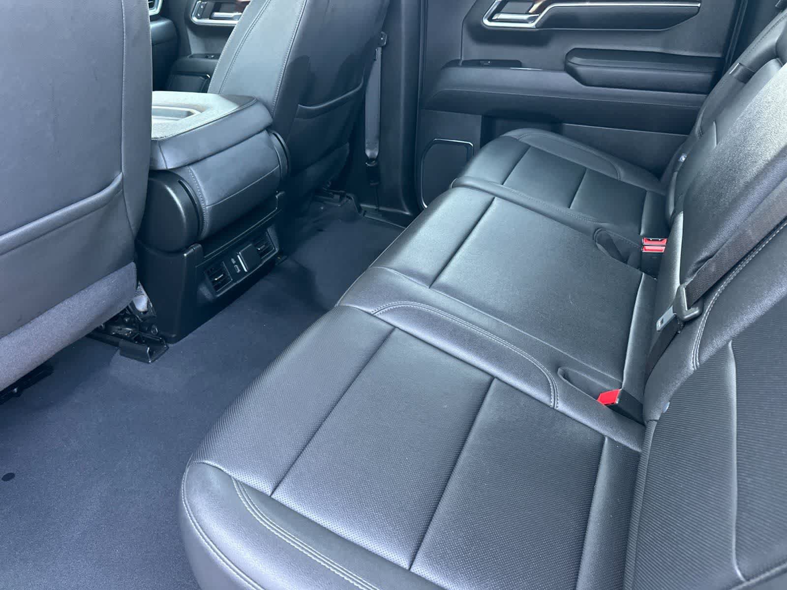 Used 2024 GMC Sierra 1500 SLT AWD/4WD image 5