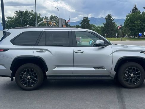 Used 2024 Toyota Sequoia Platinum AWD/4WD image 4