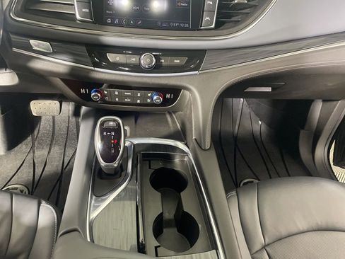 Used 2021 Buick Enclave Premium w/ Sun and Sites Package image 17