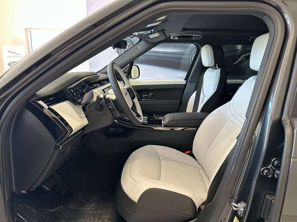 New 2025 Land Rover Range Rover Sport Dynamic SE AWD/4WD image 11
