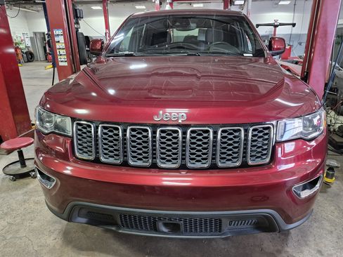 Used 2020 Jeep Grand Cherokee Laredo w/ 18" Wheel & 8.4" Radio Group AWD/4WD image 2