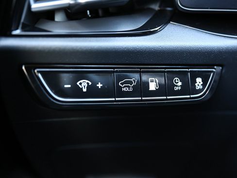 Used 2024 Kia Niro SX Touring image 33