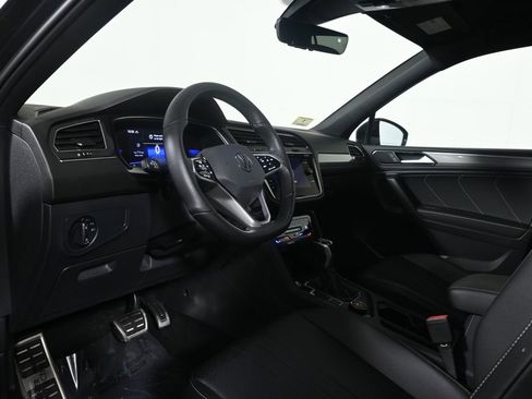 Used 2022 Volkswagen Tiguan SE R-Line AWD/4WD image 15