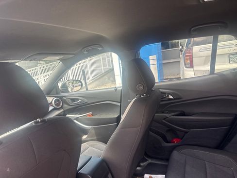 Used 2024 Chevrolet Trax RS FWD image 13