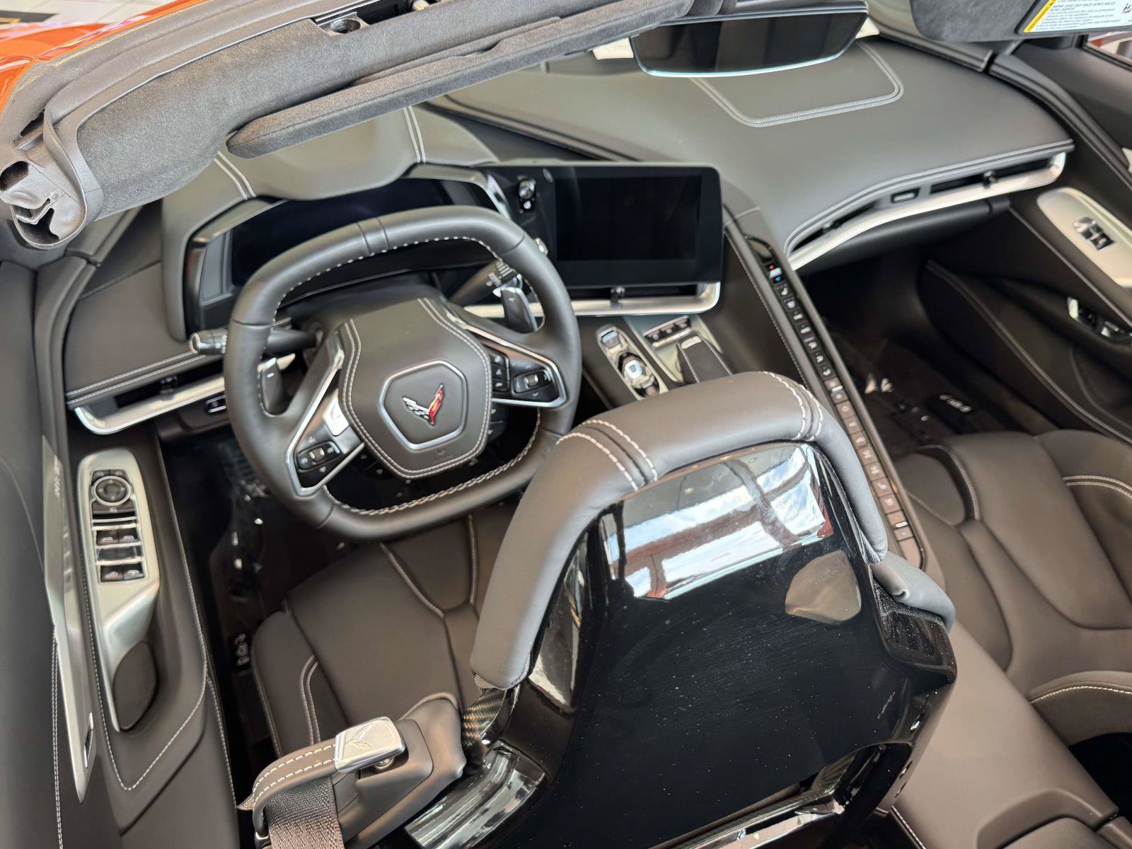 Used 2022 Chevrolet Corvette Stingray Premium Conv w/ Z51 Performance Package RWD image 2