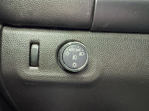 Used 2020 GMC Canyon SLE w/ Driver Alert Package image 25