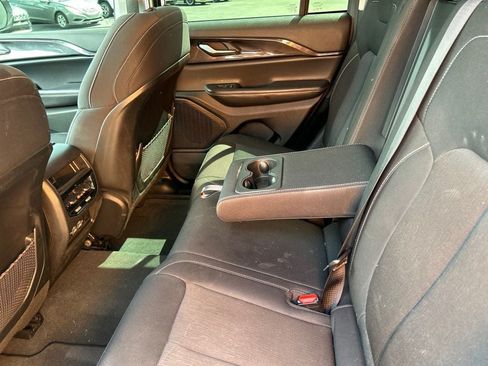 Used 2023 Jeep Grand Cherokee Laredo AWD/4WD image 24