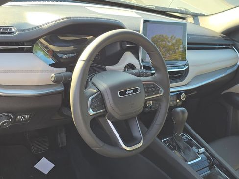 Used 2025 Jeep Compass Limited AWD/4WD image 6