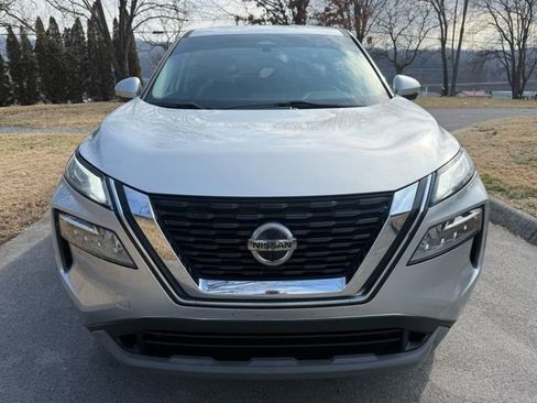 Used 2021 Nissan Rogue SV image 2