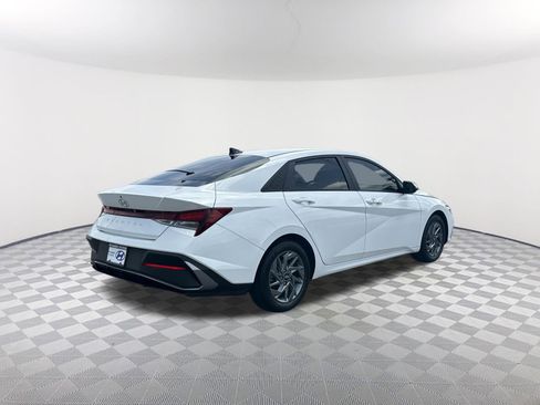 Used 2024 Hyundai Elantra SEL FWD image 5