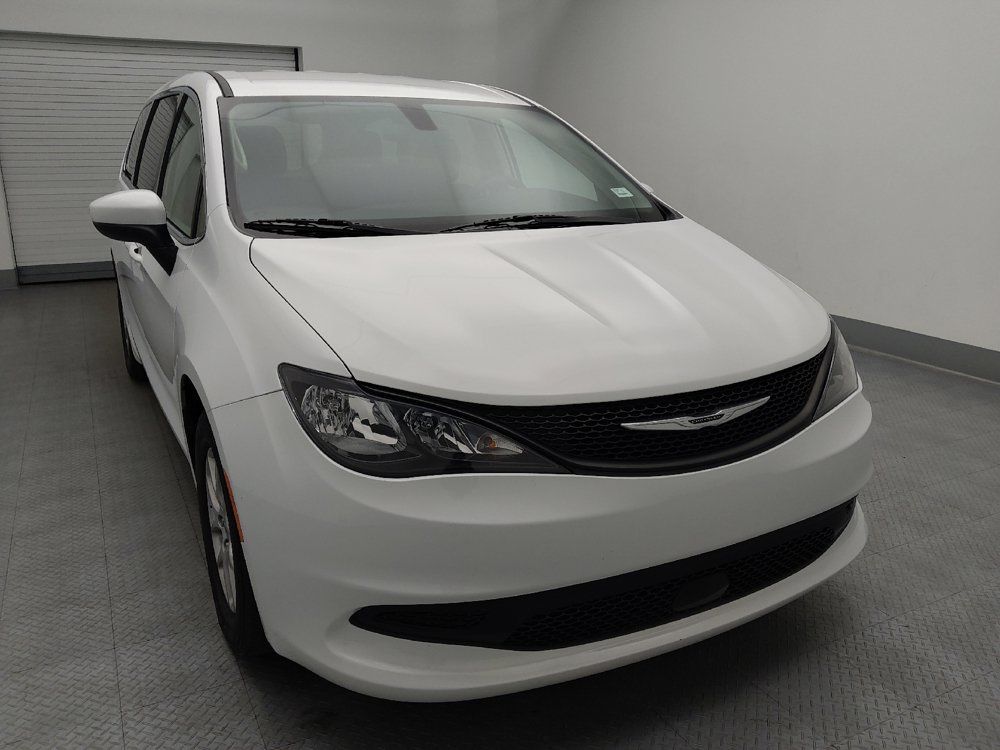 Used 2022 Chrysler Voyager LX FWD image 14