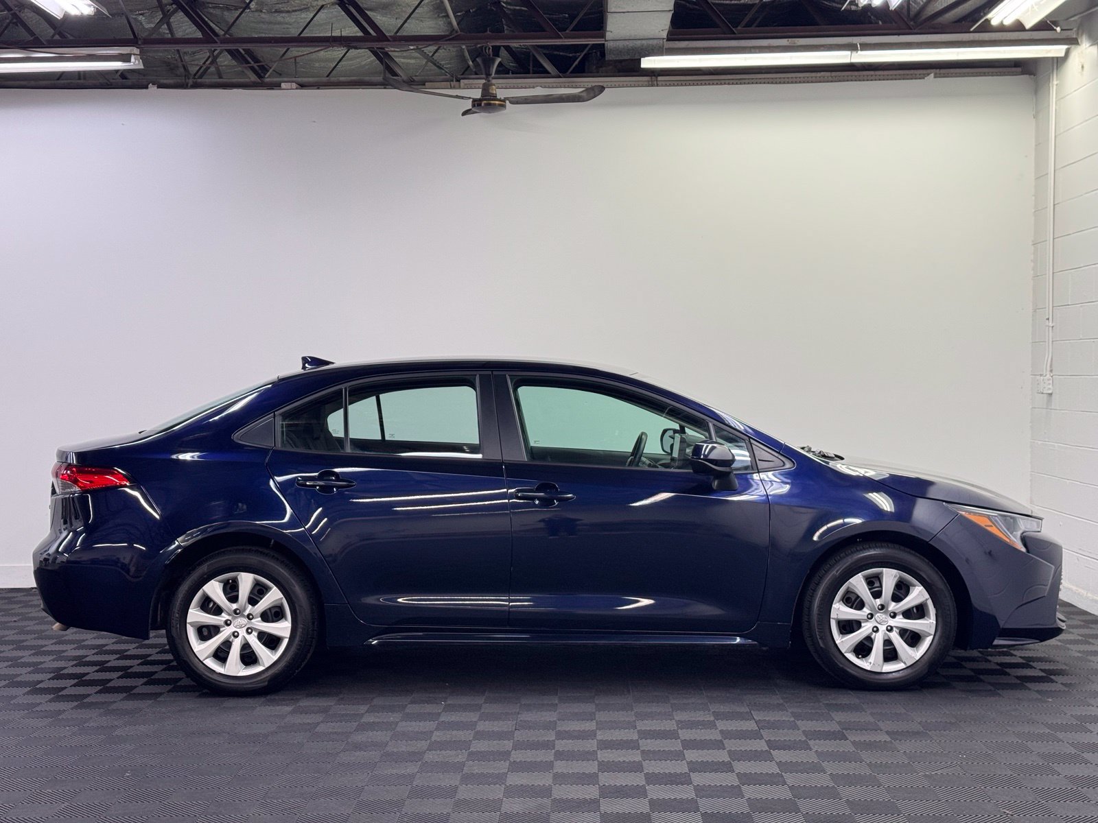 Used 2025 Toyota Corolla LE FWD image 4