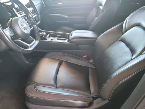 Used 2025 Nissan Pathfinder SL FWD image 20