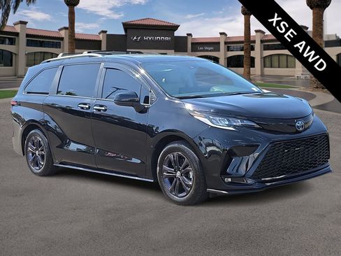 Used 2025 Toyota Sienna XSE AWD/4WD image 2