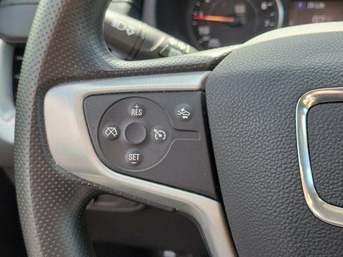 Used 2024 GMC Terrain SLE w/ Driver Convenience Package FWD image 17