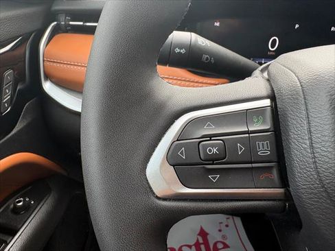 Certified 2025 Jeep Compass Limited w/ Elite Group AWD/4WD image 18