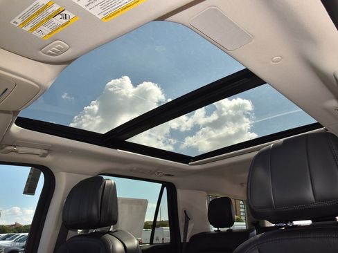 New 2025 Lincoln Navigator Reserve image 34