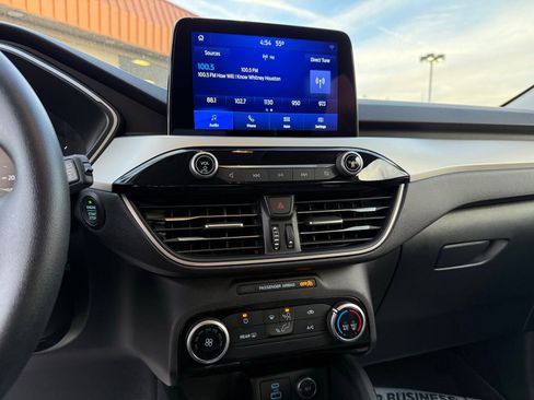 Used 2021 Ford Escape SE image 46