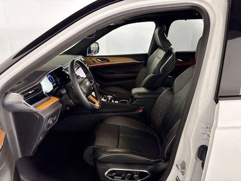 Used 2024 Jeep Grand Cherokee Summit AWD/4WD image 11
