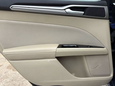 Used 2015 Ford Fusion SE FWD image 22