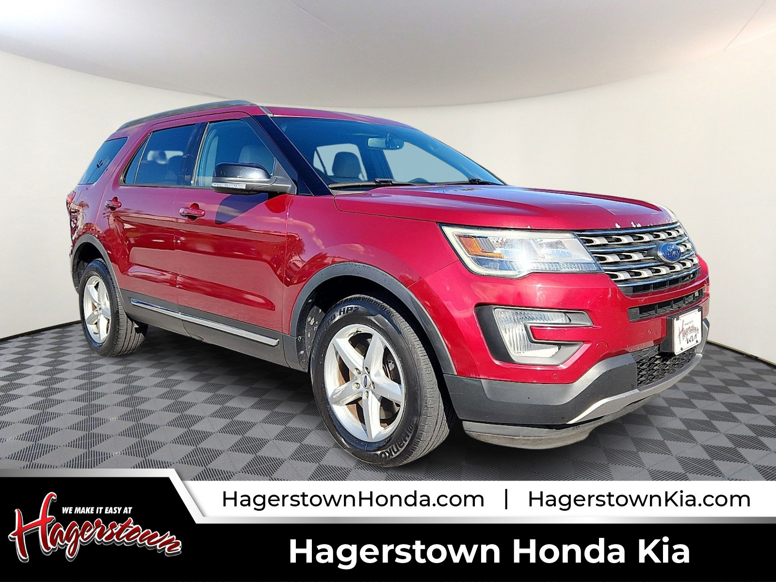 Used 2017 Ford Explorer XLT w/ Equipment Group 202A AWD/4WD image 1
