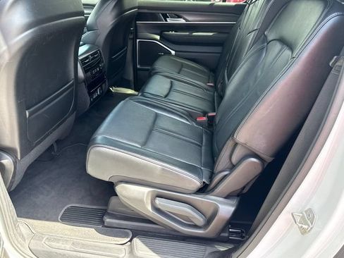 Used 2024 Jeep Wagoneer L Series II RWD image 21