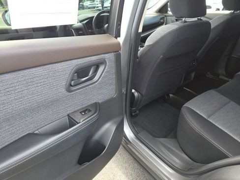Used 2021 Nissan Rogue S AWD/4WD image 16