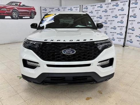 Certified 2023 Ford Explorer ST-Line AWD/4WD image 2