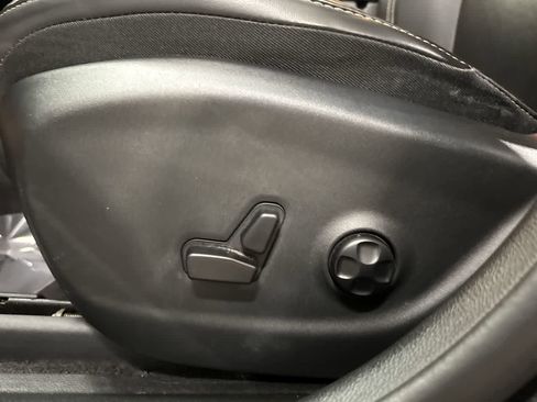 Used 2018 Jeep Cherokee Limited image 23