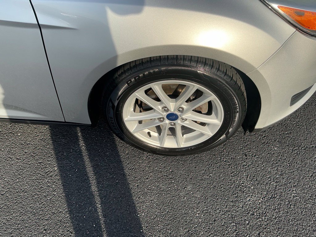 Used 2018 Ford Focus SE w/ Cold Weather Package FWD image 5