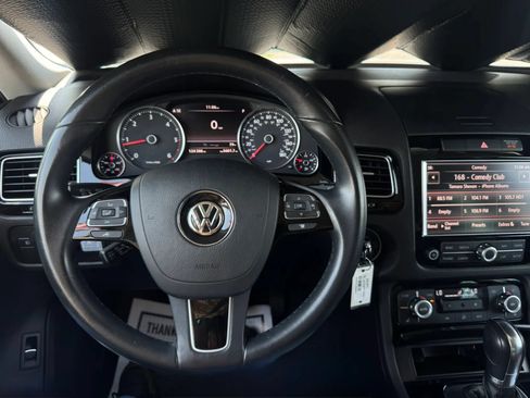 Used 2014 Volkswagen Touareg Sport AWD/4WD image 24