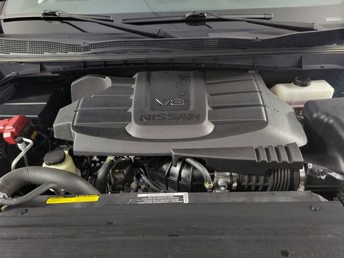 Used 2024 Nissan Titan PRO-4X w/ Pro-4x Convenience Package image 12