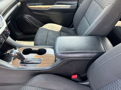 Used 2019 GMC Acadia SLE FWD image 16
