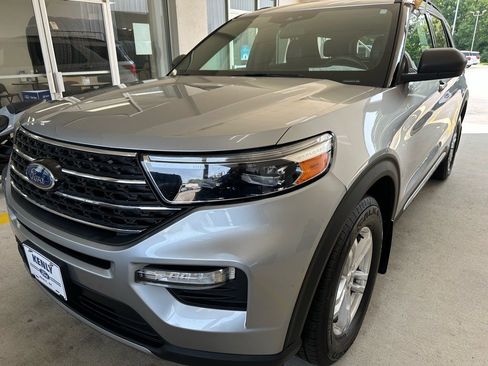 Certified 2020 Ford Explorer XLT w/ Equipment Group 202A image 3