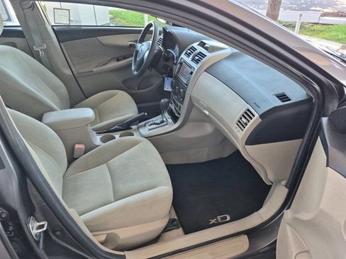 Used 2013 Toyota Corolla LE FWD image 5