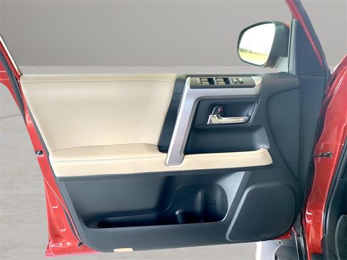 Used 2022 Toyota 4Runner SR5 Premium image 11