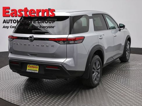 Used 2023 Nissan Pathfinder S AWD/4WD image 5