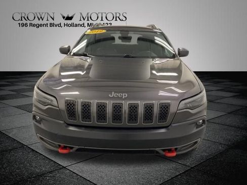 Used 2019 Jeep Cherokee Trailhawk AWD/4WD image 2
