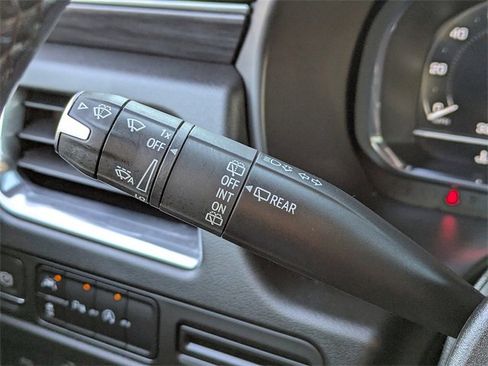 Used 2023 GMC Yukon SLT image 29