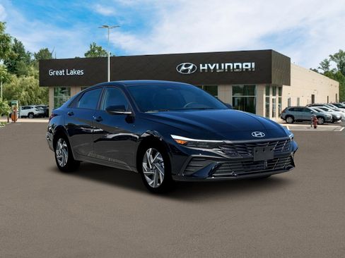 New 2025 Hyundai Elantra SEL image 11