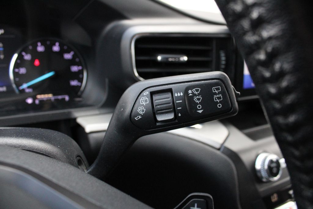 Used 2020 Ford Explorer XLT w/ Equipment Group 202A AWD/4WD image 13