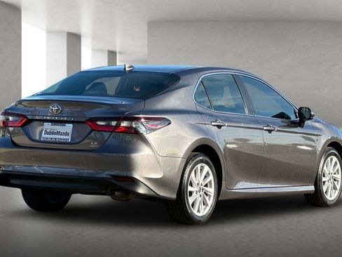 Used 2022 Toyota Camry LE image 4