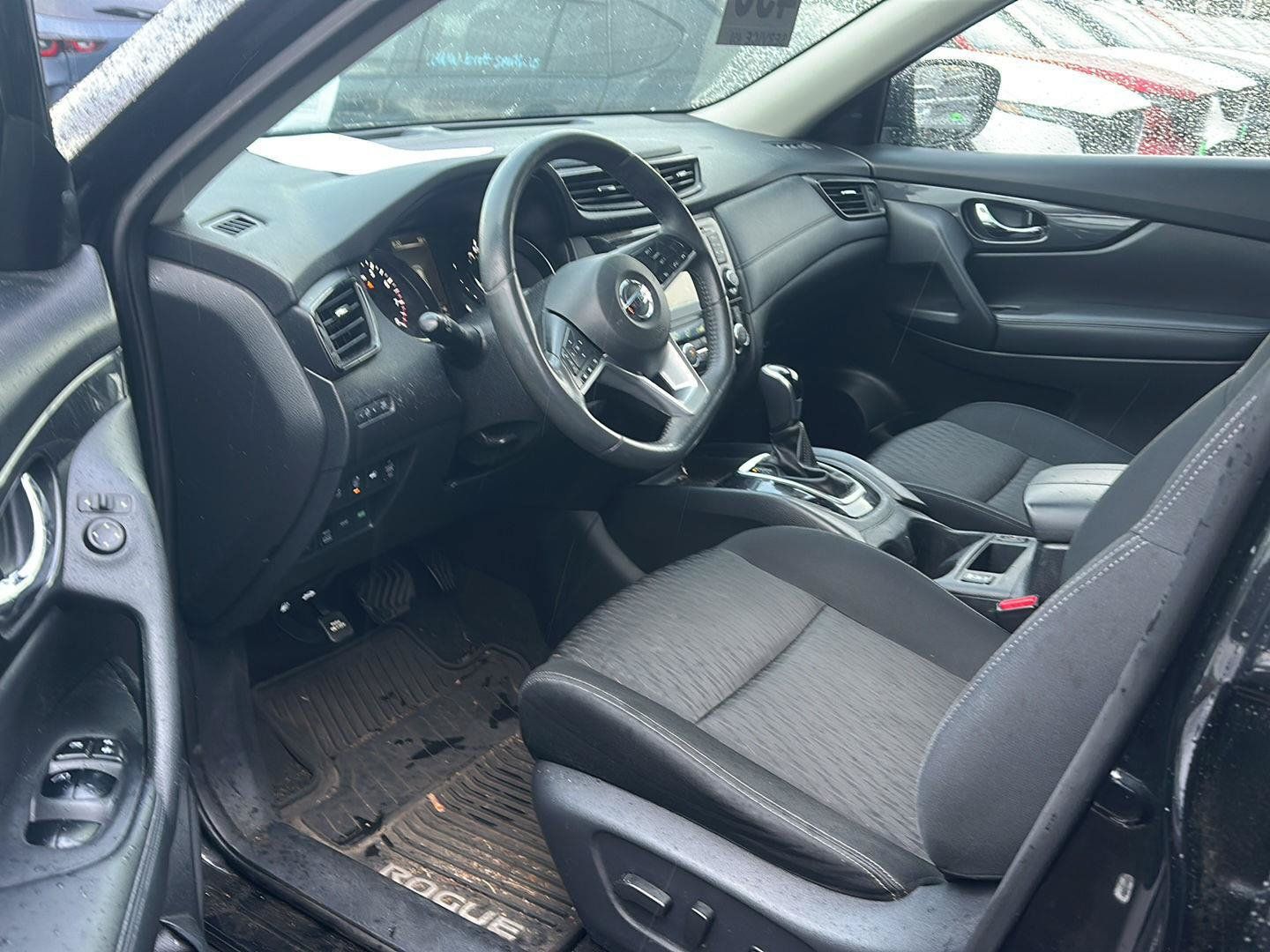 Used 2017 Nissan Rogue SV w/ SV Premium Package AWD/4WD image 8