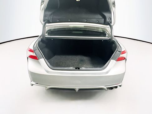 Used 2018 Toyota Camry SE w/ Moonroof Package image 29